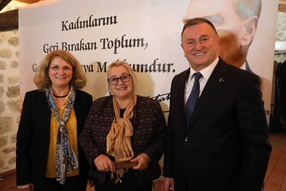 MfVfjEllSzyQSSAYEnZ4.jpg