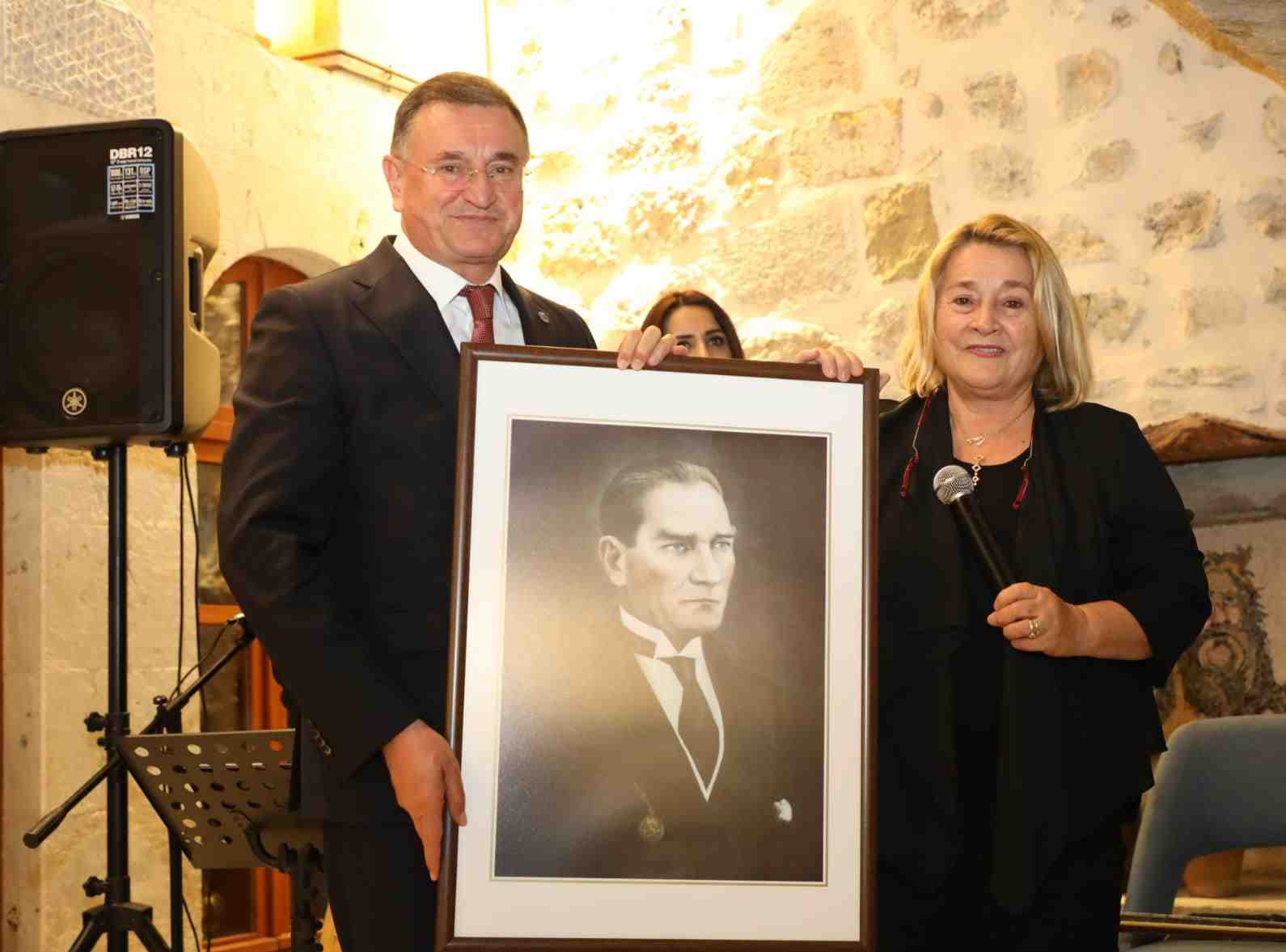 crop_06d8a79d-b3df-4b78-8916-996d08e19833.jpeg