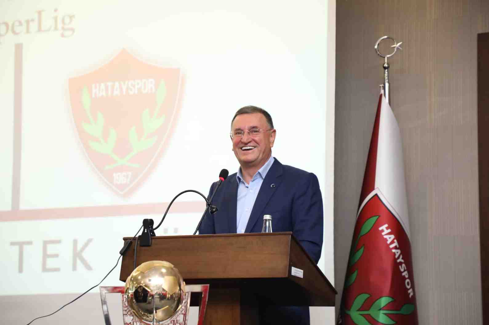 crop_2999c8fa-7248-40c0-8763-cbd60527bad1.jpg