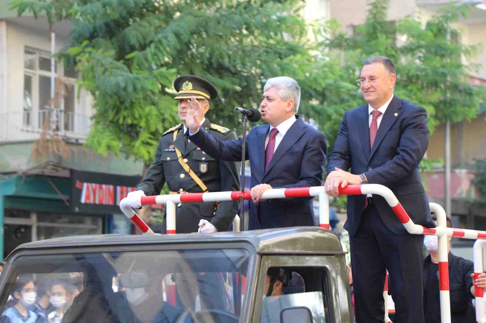 crop_2d7e242b-6709-41c0-8970-63048e778ae0.jpg