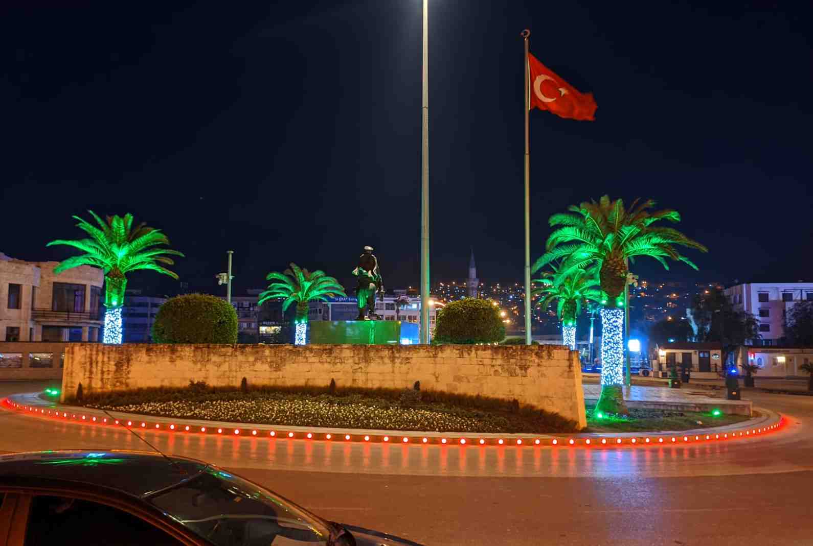 crop_3f53c944-33be-4940-8094-772ec6d1960a.jpg