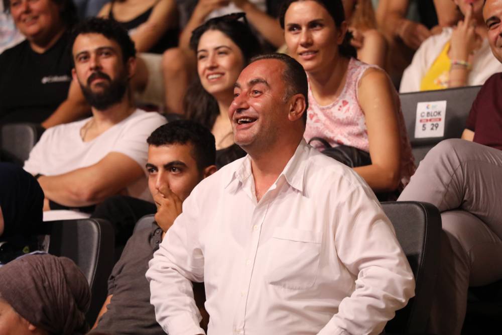 kmDfLd8ItQI2BKGuLCAH.jpg